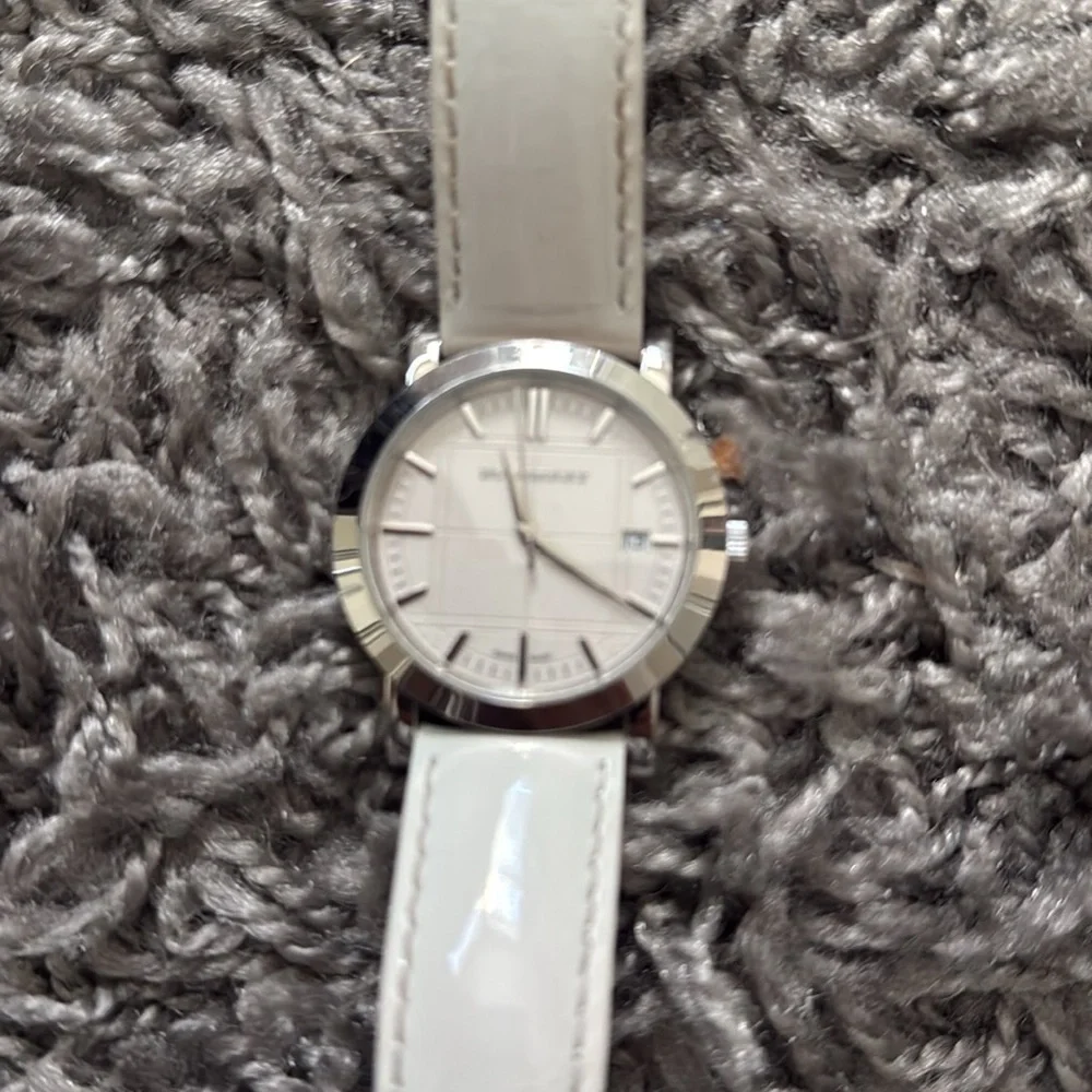 Burberry BU1380 Swiss Made 50M/165 Feet Watch Wristwatch